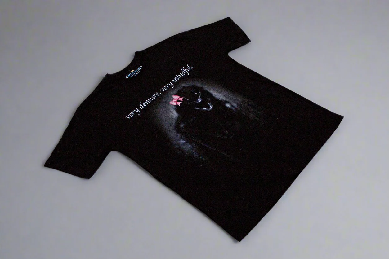 VERY DEMURE T-SHIRT - Image 3